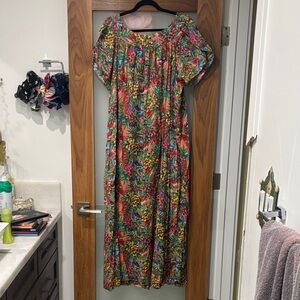 Vintage Hilo Hattie Hawaiian Floral Maxi Dress